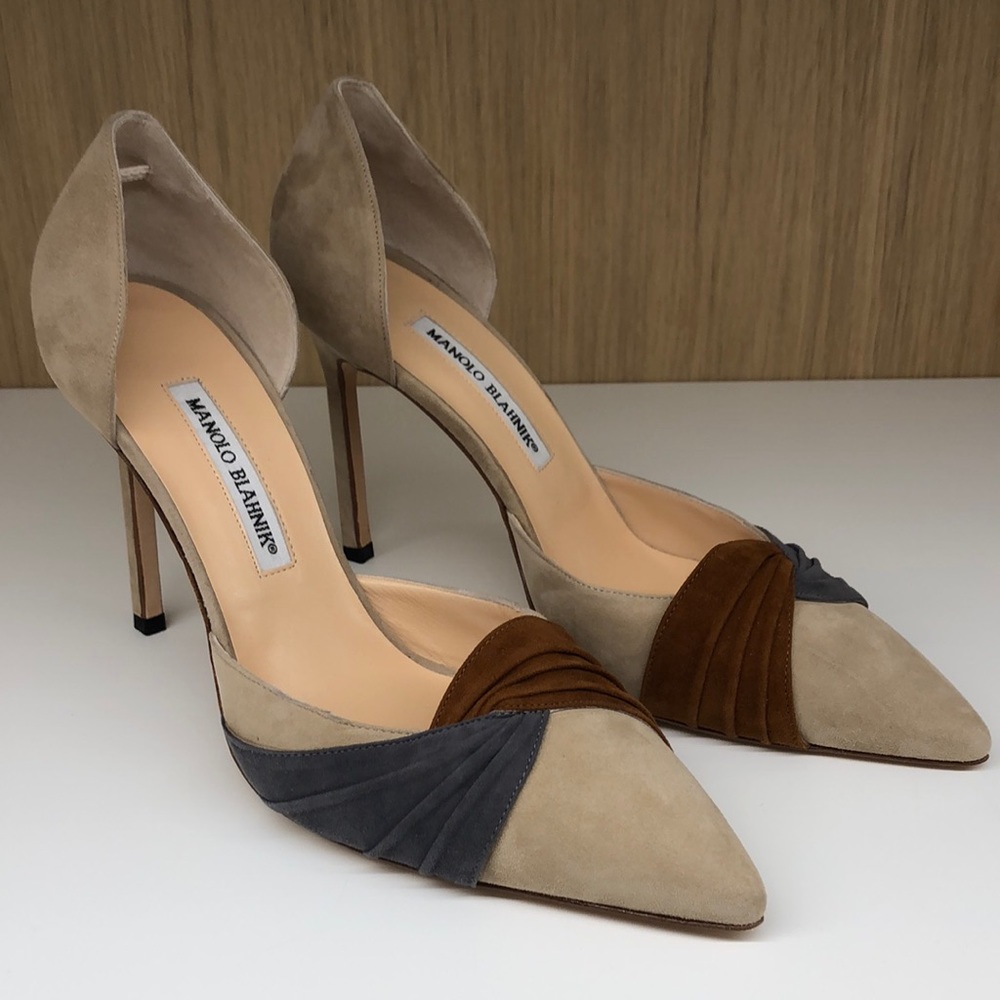 Manolo Blahnik  Caucedo Ruched Suede pumps